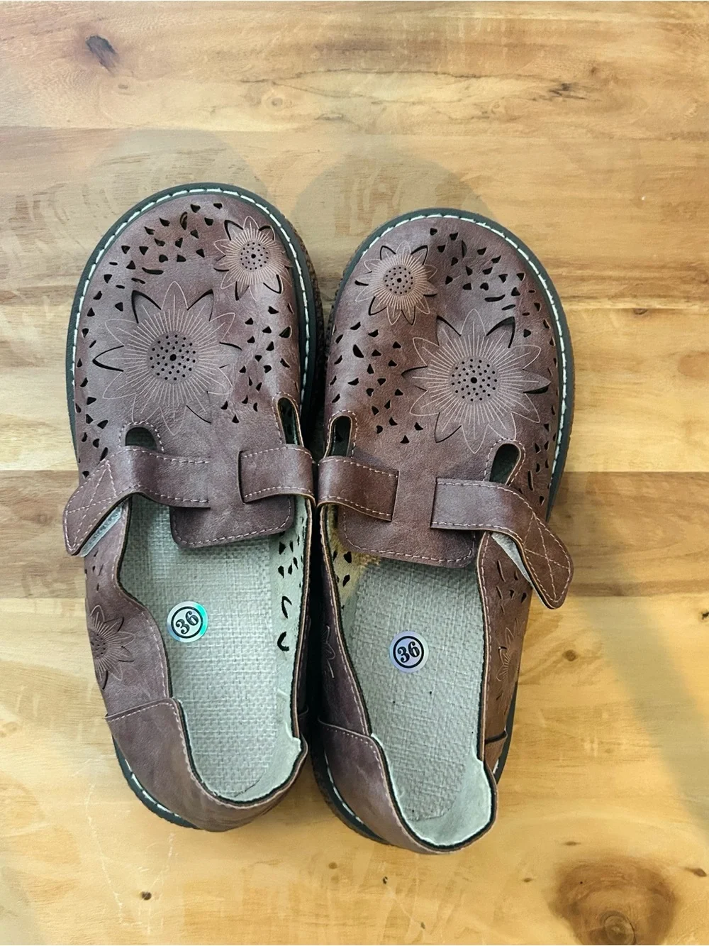 Retro-style handmade leather Mary Jane Flats with Hollowed out Floral Design